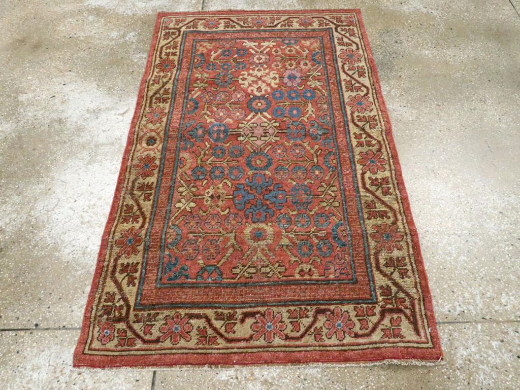 Ce tapis Khotan du Turkestan oriental du début du 20ème siècle, mesurant 3' 1