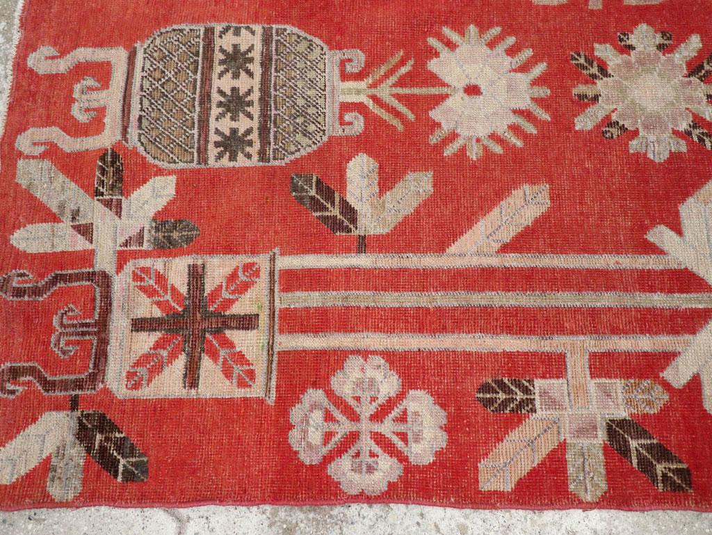 Galerie Shabab Kollektion, handgefertigter Khotan-Teppich aus Ostturkestan, frühes 20. Jahrhundert (Handgeknüpft) im Angebot