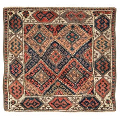 Galerie Shabab Collection Frühes 20. Jahrhundert Nordwestpersischer Quadratischer Wurfteppich
