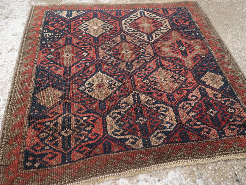 Galerie Shabab Collection Persischer Baluch-Würfelteppich aus dem frühen 20. (20. Jahrhundert) im Angebot