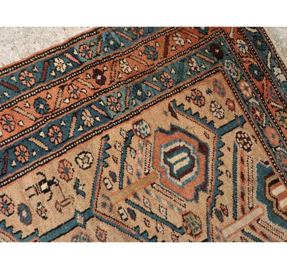 Galerie Shabab Kollektion, Teppich mit persischem Kamelhaar-Akzent, frühes 20. Jahrhundert (Persisch) im Angebot