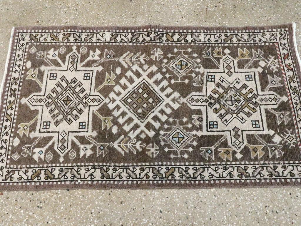 Colección Galerie Shabab Alfombra Persa Karajeh de principios del siglo XX Anudado a mano en venta