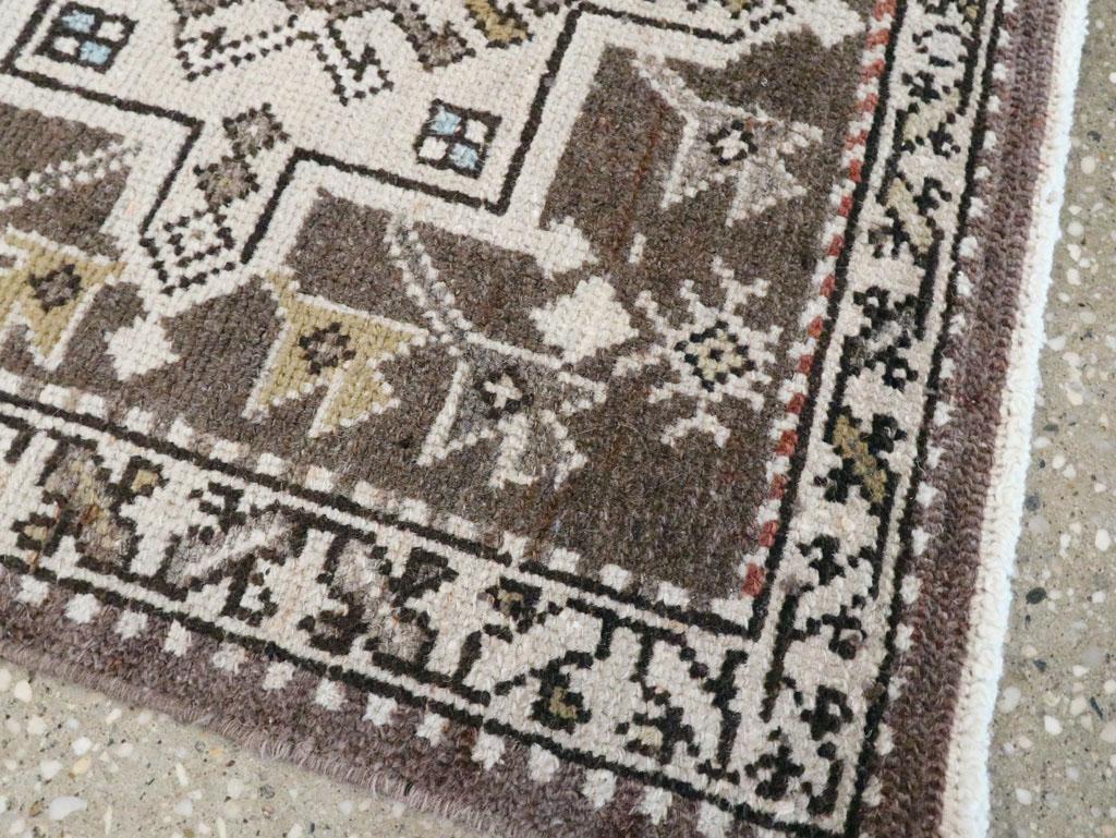 Colección Galerie Shabab Alfombra Persa Karajeh de principios del siglo XX en Excelente estado para la venta en New York, NY