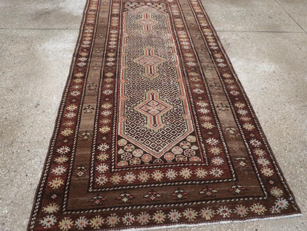 Collection Shabab Collection du début du 20e siècle tapis persan kurde Excellent état - En vente à New York, NY