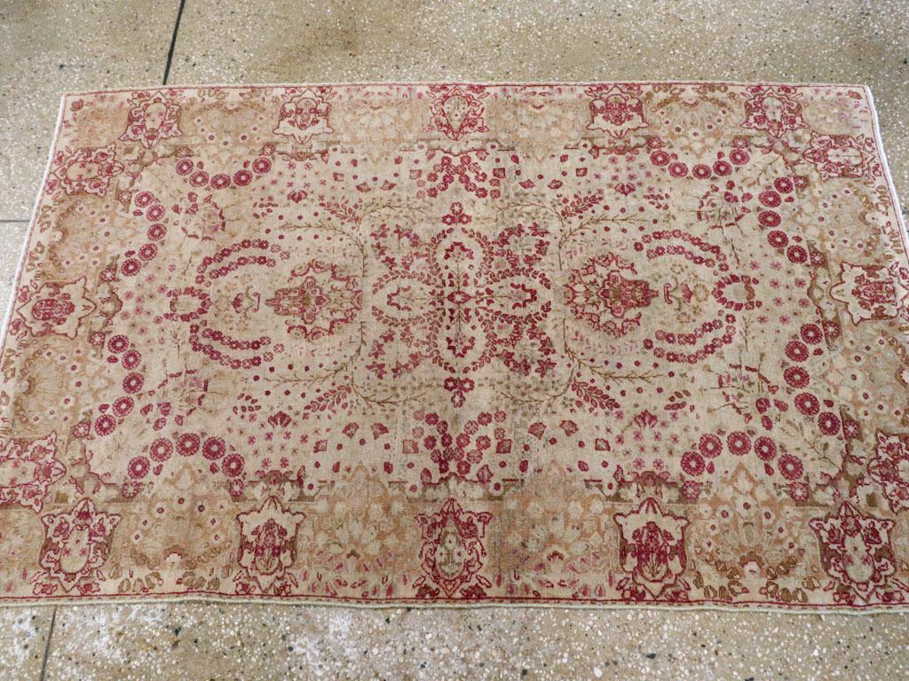 Perse Collection Shabab Collection du début du 20e siècle tapis persan Lavar Kerman en vente