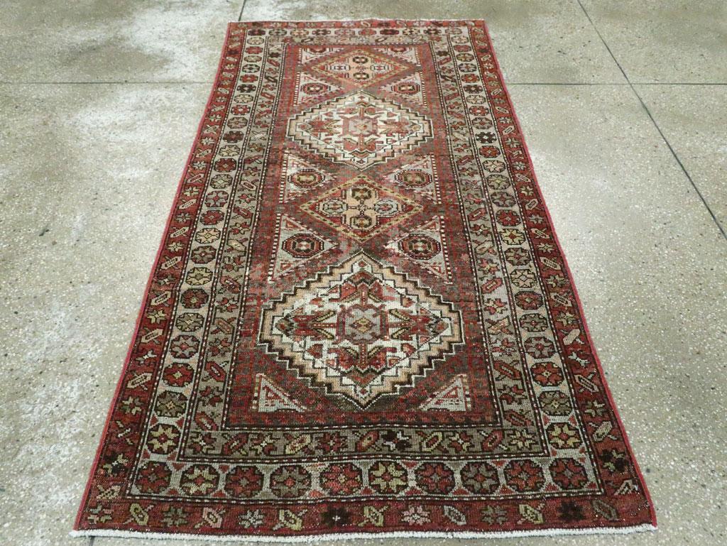 This early 20th century Persian Malayer rug, measuring 3' 5