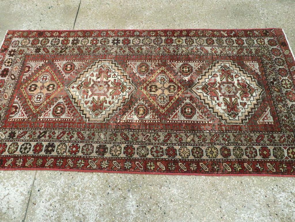 Galerie Shabab Collection Early 20th Century Persian Malayer Rug In Excellent Condition For Sale In New York, NY