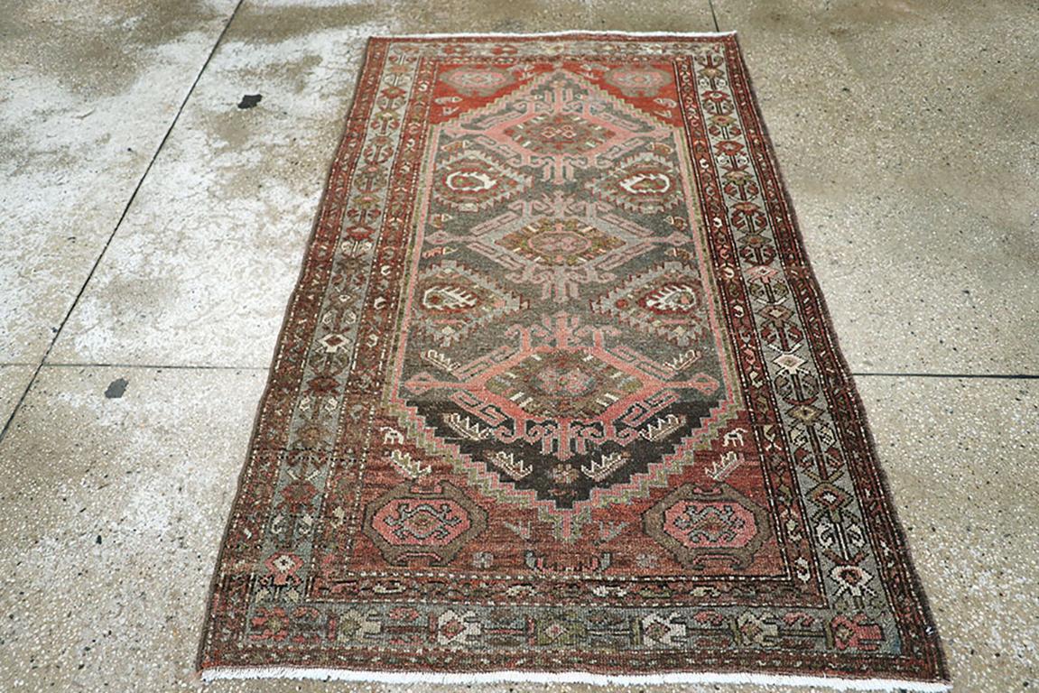 Ancien tapis persan Malayer fabriqué à la main au début du 20e siècle.

Mesures : 3' 5