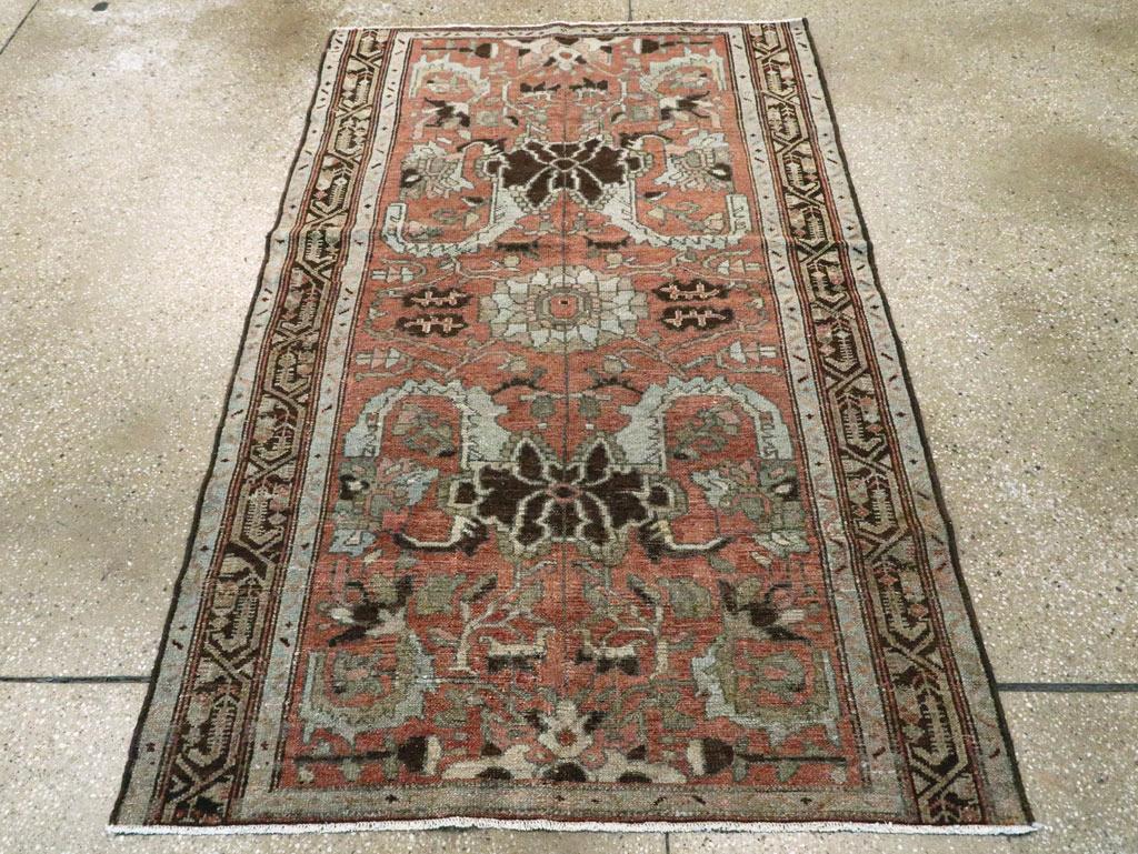 Questo tappeto persiano Malayer dei primi del Novecento, che misura 3' 7