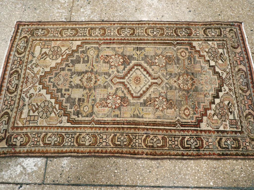 Galerie Shabab Collection Early 20th Century Persian Malayer Throw Rug (Handgeknüpft) im Angebot