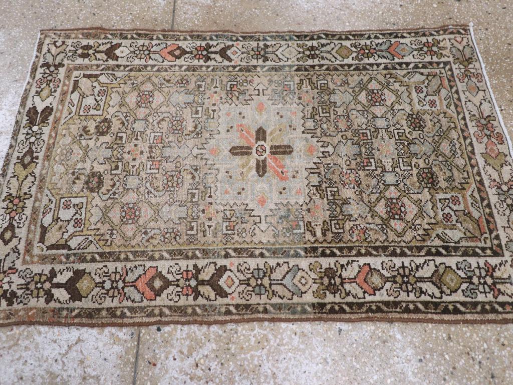 Galerie Shabab Collection Early 20th Century Persian Malayer Throw Rug (Handgeknüpft) im Angebot