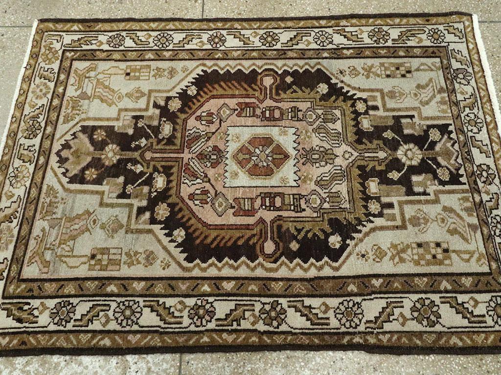 Galerie Shabab Collection Early 20th Century Persian Malayer Throw Rug In Excellent Condition For Sale In New York, NY