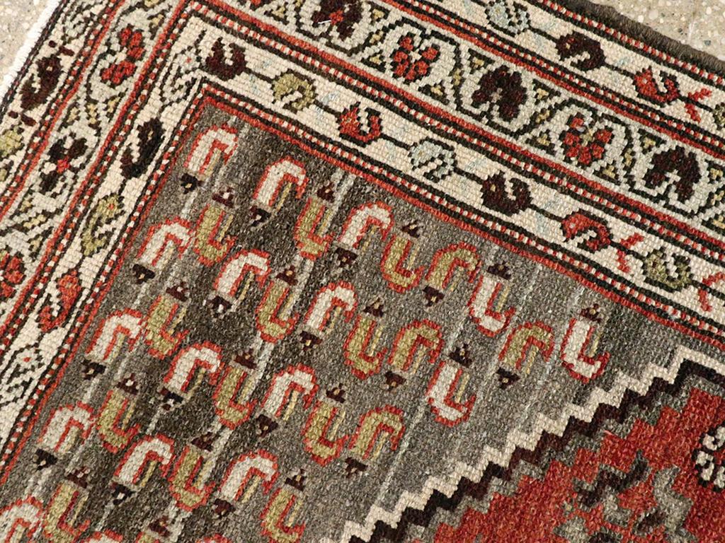 20ième siècle Collection Shabab Collection du début du 20e siècle Perse Malayer Tapis de plaid en vente