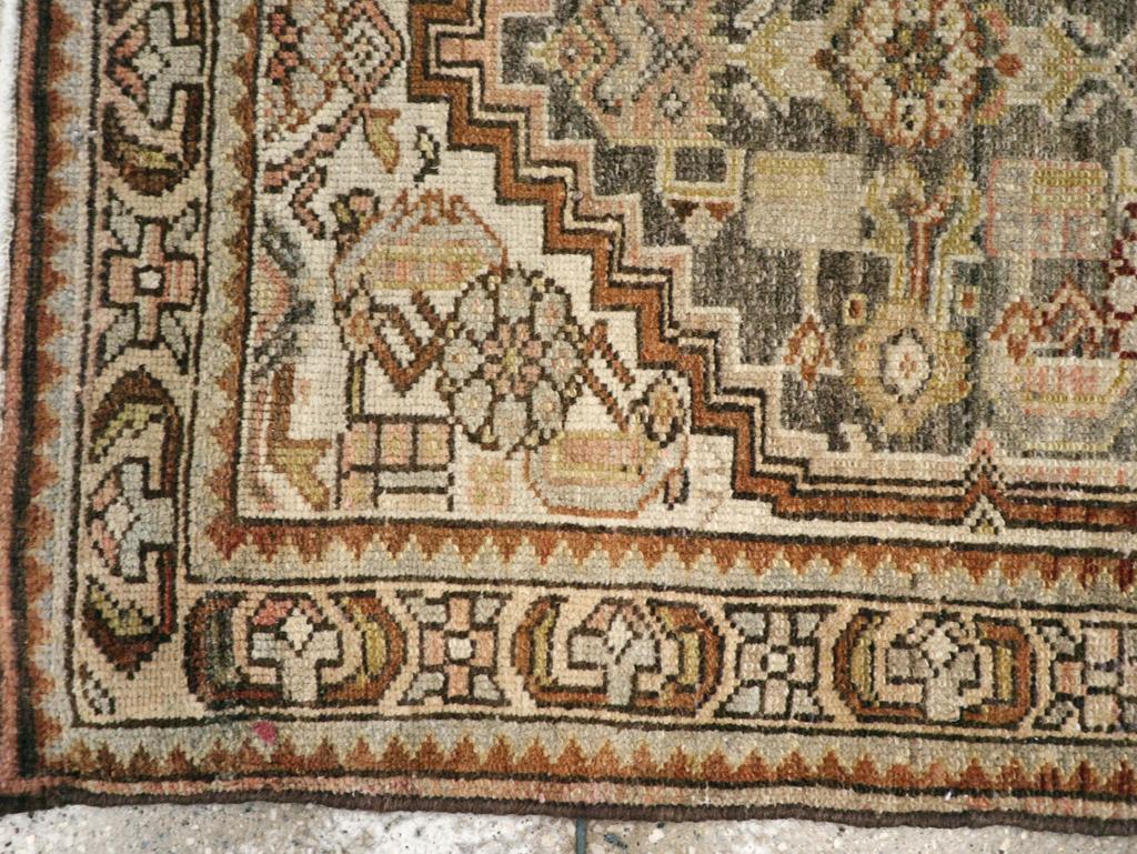 Galerie Shabab Collection Early 20th Century Persian Malayer Throw Rug im Zustand „Hervorragend“ im Angebot in New York, NY