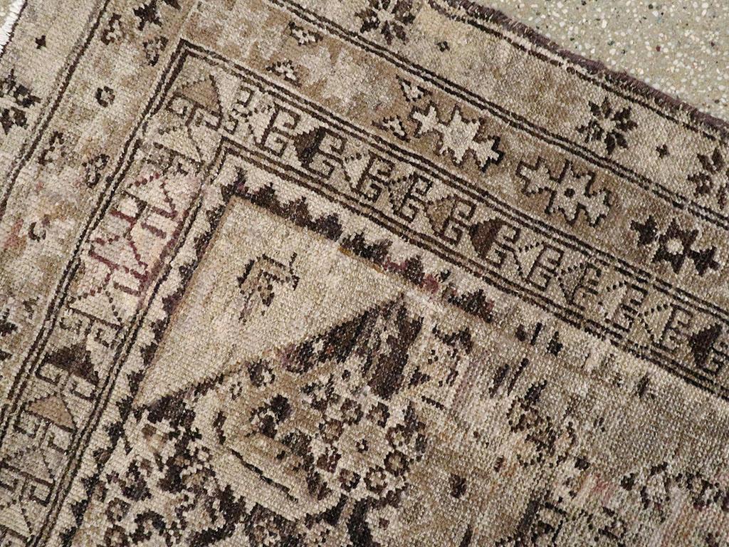 Galerie Shabab Collection Early 20th Century Persian Malayer Throw Rug im Zustand „Hervorragend“ im Angebot in New York, NY