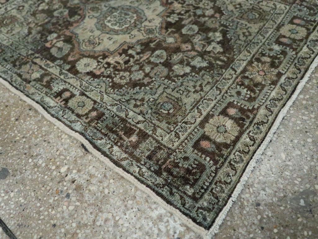 Galerie Shabab Collection Early 20th Century Persian Malayer Throw Rug (20. Jahrhundert) im Angebot