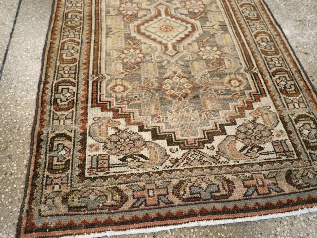 Galerie Shabab Collection Early 20th Century Persian Malayer Throw Rug (20. Jahrhundert) im Angebot
