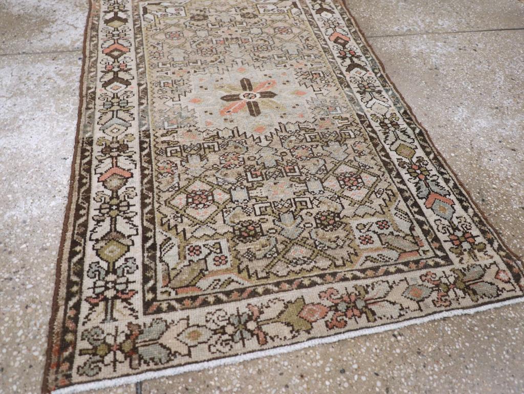 Galerie Shabab Collection Early 20th Century Persian Malayer Throw Rug (20. Jahrhundert) im Angebot