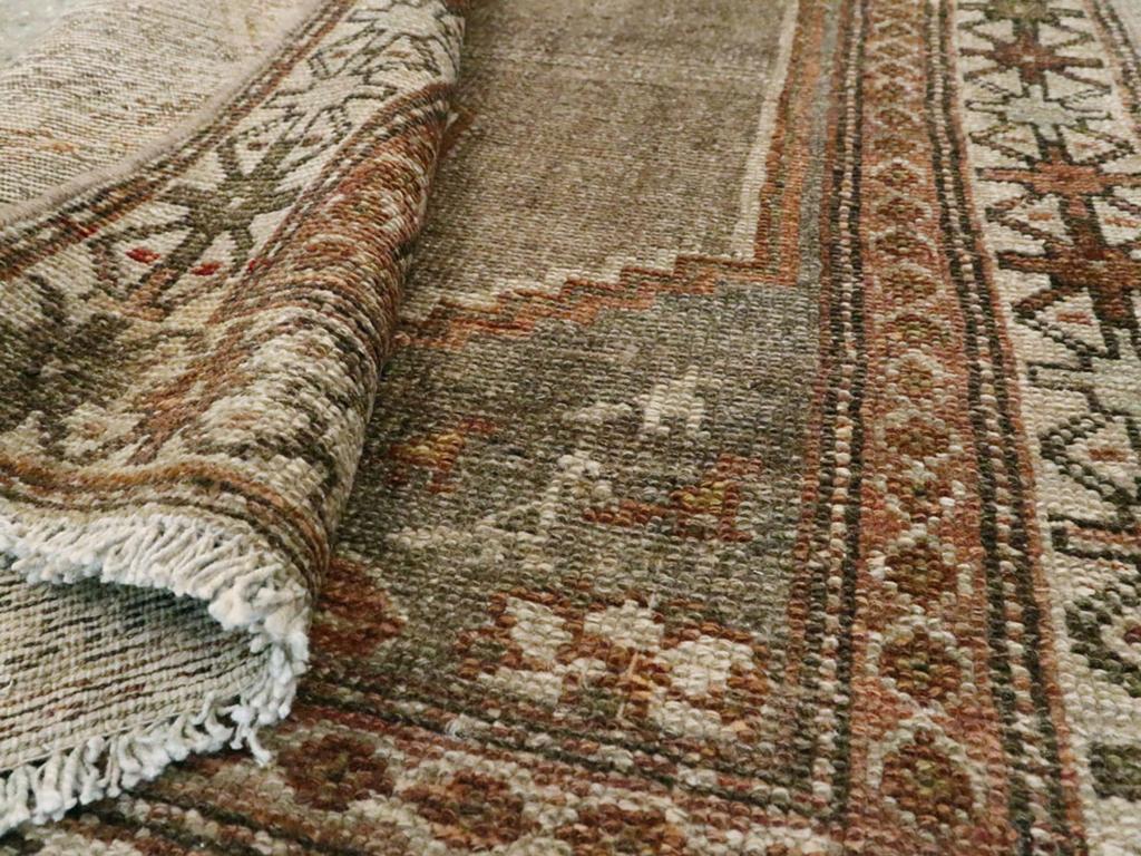 Colección Galerie Shabab Alfombra Persa Malayer de principios del siglo XX en venta 1