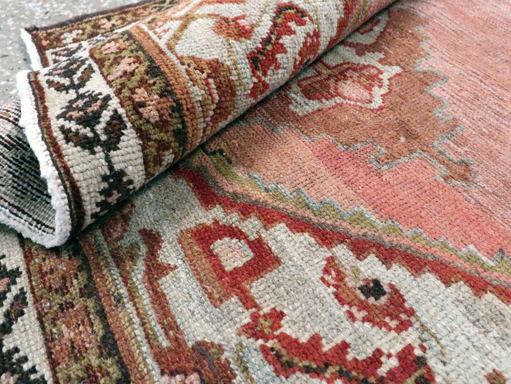 Lana Galerie Shabab Collection Tappeto da lancio persiano Malayer dell'inizio del XX secolo in vendita