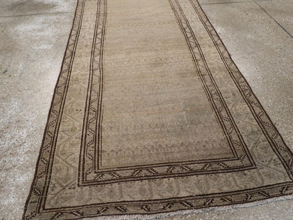 Galerie Shabab Collection Early 20th Century Persian Malayer Throw Rug im Zustand „Hervorragend“ im Angebot in New York, NY