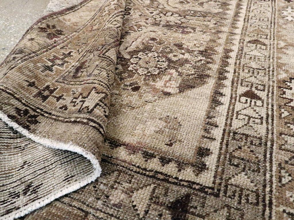 Galerie Shabab Collection Early 20th Century Persian Malayer Throw Rug (20. Jahrhundert) im Angebot