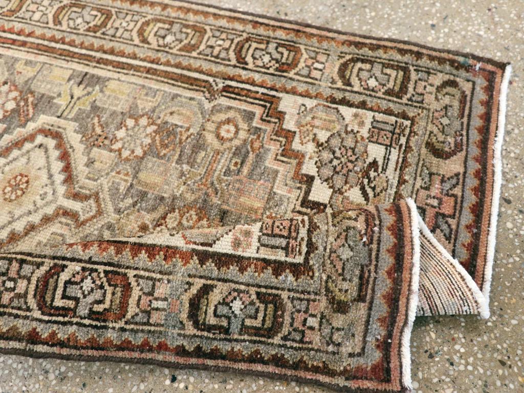 Galerie Shabab Collection Early 20th Century Persian Malayer Throw Rug (Wolle) im Angebot