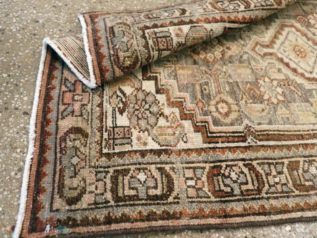 Galerie Shabab Collection Early 20th Century Persian Malayer Throw Rug im Angebot 1