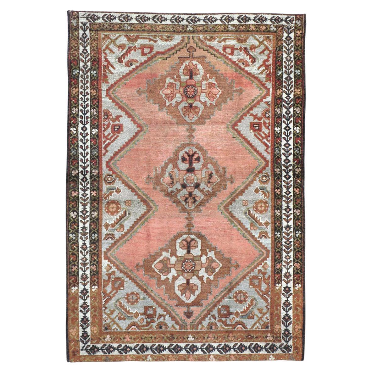 Galerie Shabab Collection Tappeto da lancio persiano Malayer dell'inizio del XX secolo