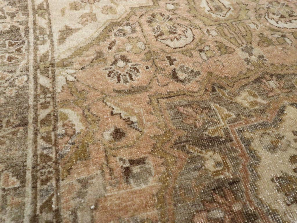 Galerie Shabab Collection Persischer Sarouk-Teppich aus dem frühen 20. (Rustikal) im Angebot