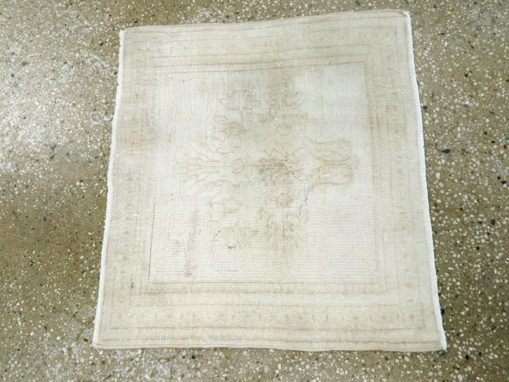 Persiano Galerie Shabab Collection'S Tappeto persiano Sarouk dell'inizio del XX secolo in vendita