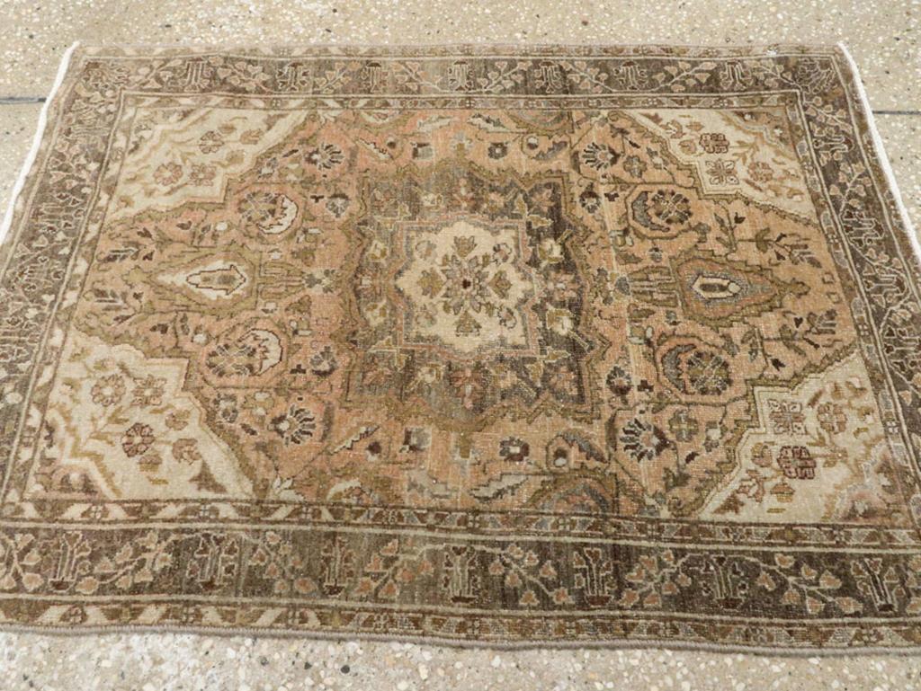 Galerie Shabab Collection Persischer Sarouk-Teppich aus dem frühen 20. (Handgeknüpft) im Angebot