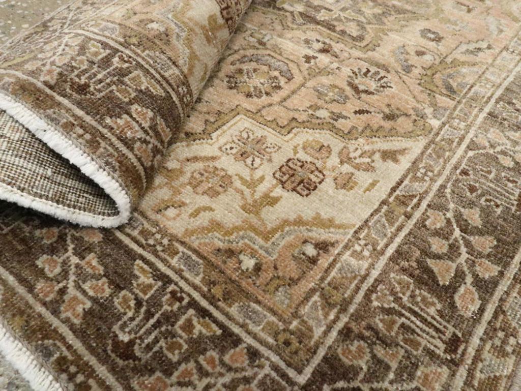 Galerie Shabab Collection Persischer Sarouk-Teppich aus dem frühen 20. (20. Jahrhundert) im Angebot