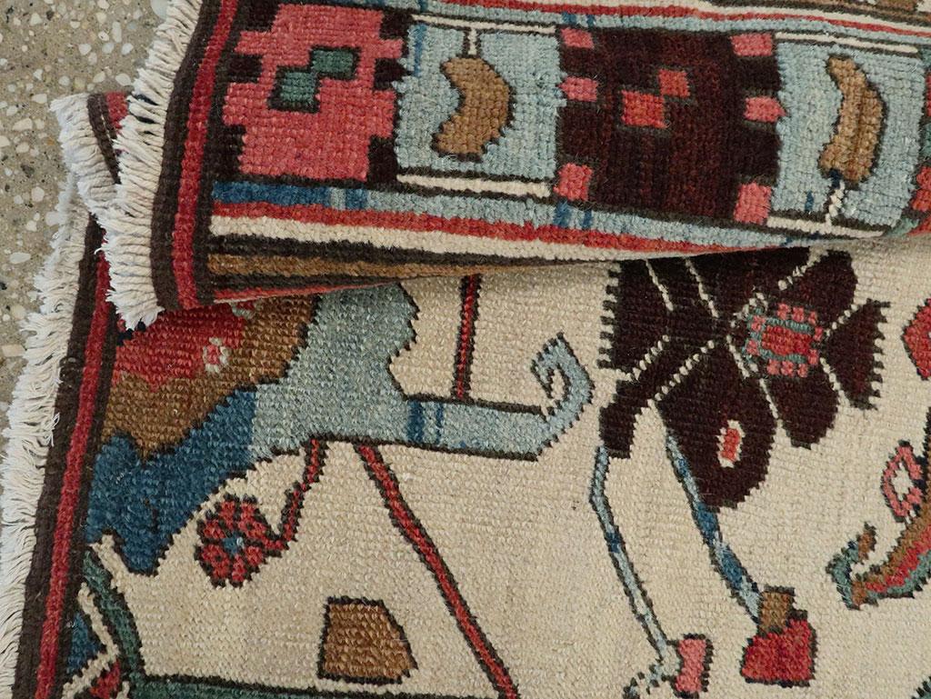 Galerie Shabab Collection Frühes 20. Jahrhundert Persischer Serapi Wagireh Musterteppich im Angebot 2