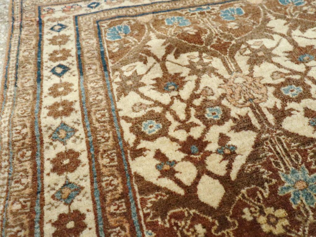 Annodato a mano Galerie Shabab Collection Early 20th Century Persian Tabriz Hagi Jalili Rug in vendita