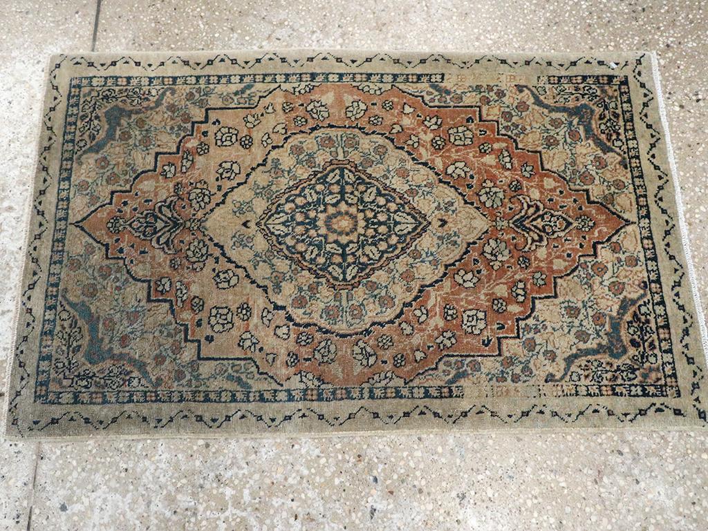 Annodato a mano Galerie Shabab Collection Early 20th Century Persian Tabriz Hagi Jalili Rug in vendita