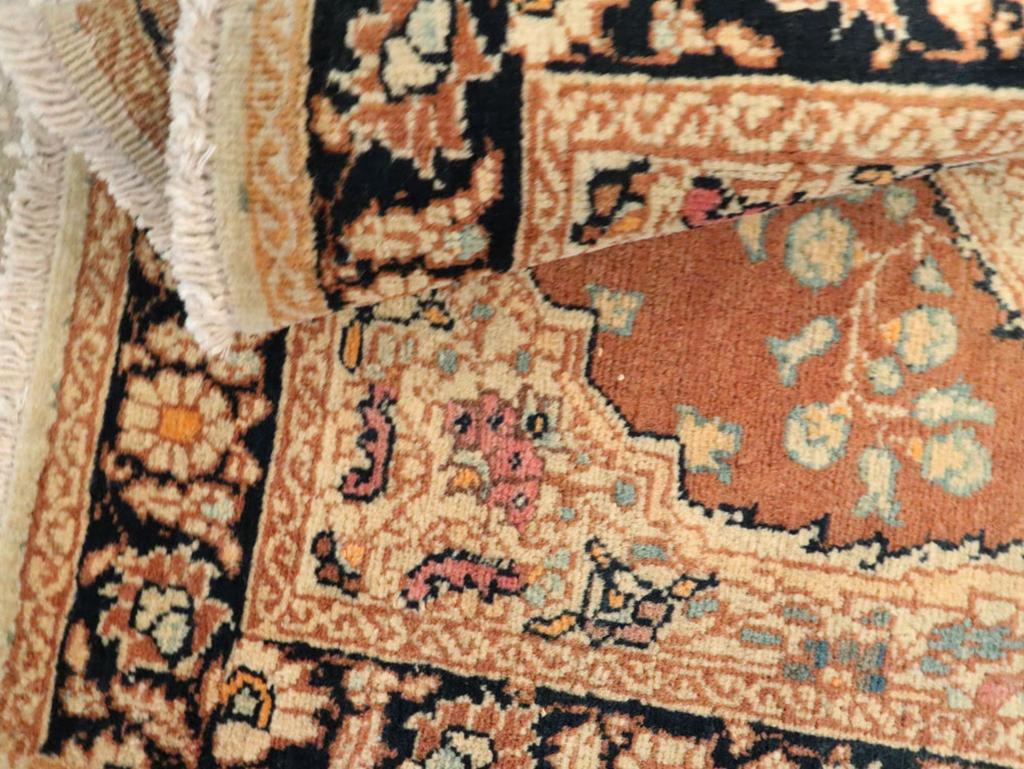 20ième siècle Galerie Shabab Collection S début 20ème siècle Persan Tabriz Hagi Jalili Rug en vente