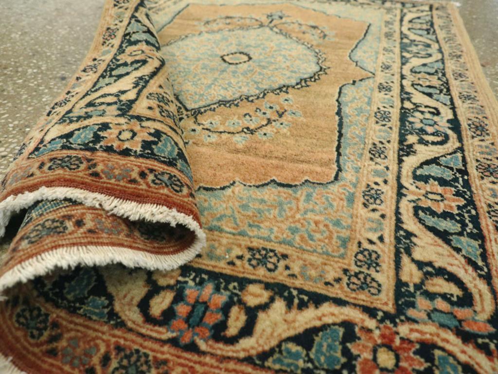 Laine Galerie Shabab Collection S début 20ème siècle Persan Tabriz Hagi Jalili Rug en vente