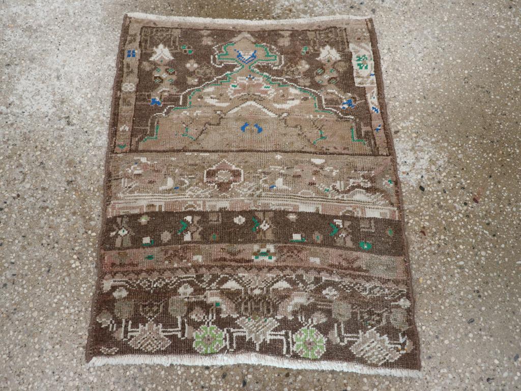 Questo tappeto Tabriz persiano dei primi del Novecento, che misura 1'7