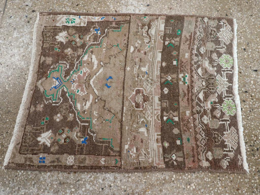 Annodato a mano Galerie Shabab Collection Tappeto sampler persiano Tabriz dell'inizio del XX secolo in vendita