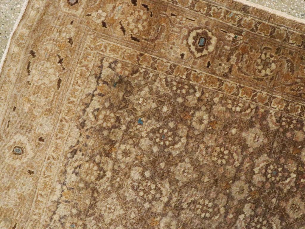 Collection Shabab Collection du début du 20e siècle Tabriz Persan Tapis carré Excellent état - En vente à New York, NY