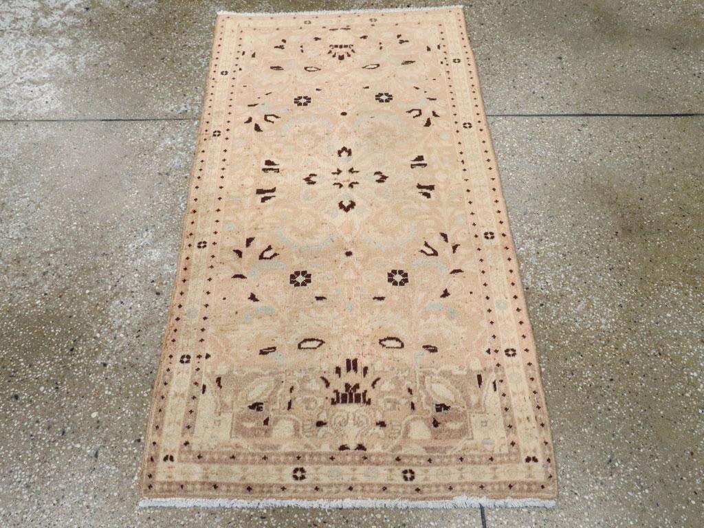 Esta alfombra persa de Tabriz de principios del siglo XX, de 2' 5