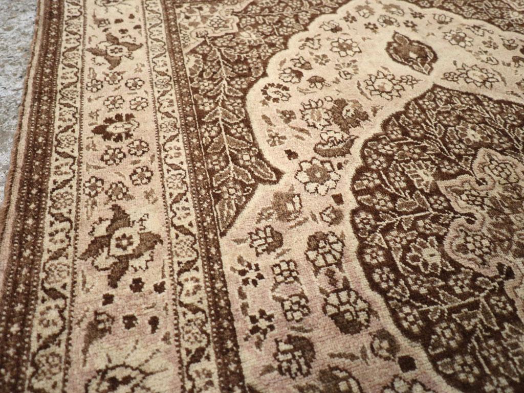 Galerie Shabab Collection Frühes 20. Jahrhundert Persischer Täbriz-Wirbelteppich (Tabriz) im Angebot