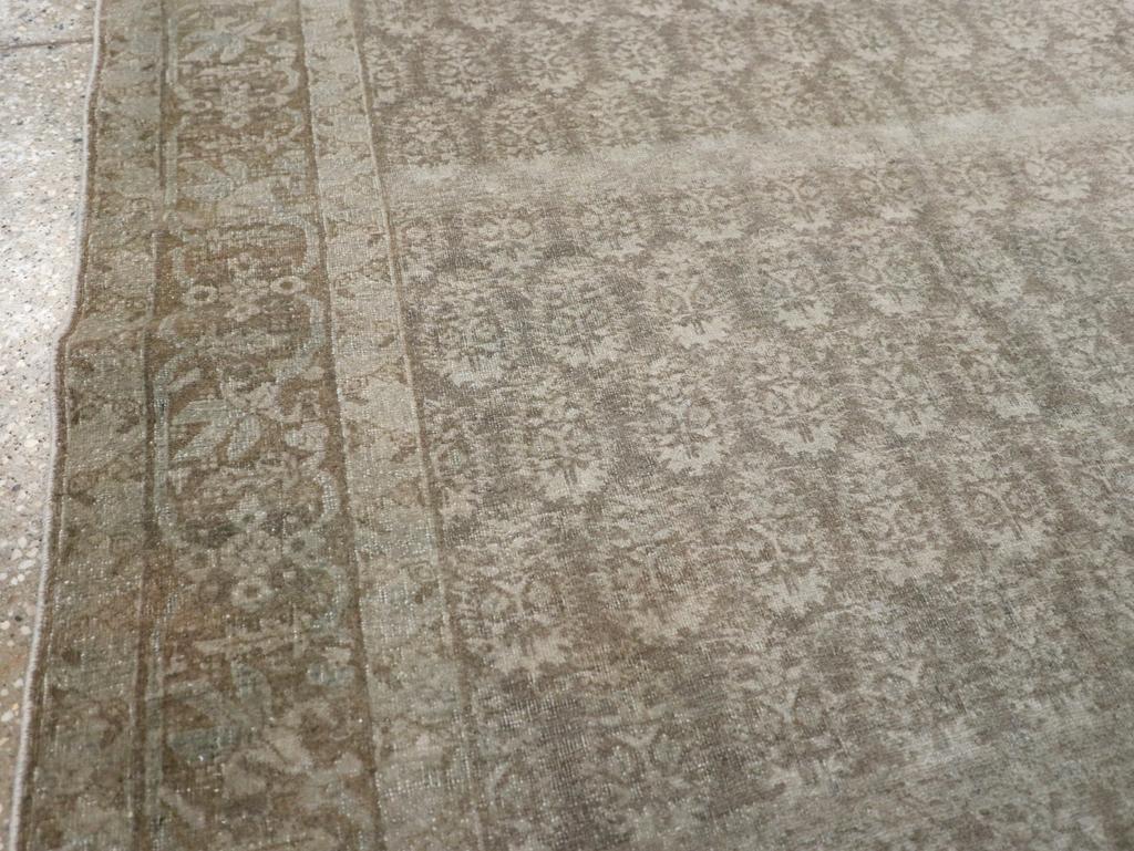 Galerie Shabab Collection Frühes 20. Jahrhundert Persischer Täbriz-Wirbelteppich (Tabriz) im Angebot