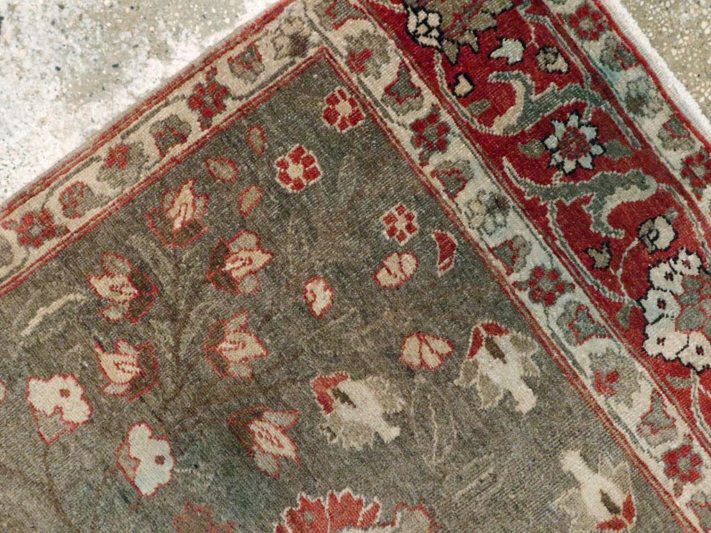 Noué à la main Collection Shabab Collection du début du 20e siècle Tabriz Persan Tapis à poignées en vente