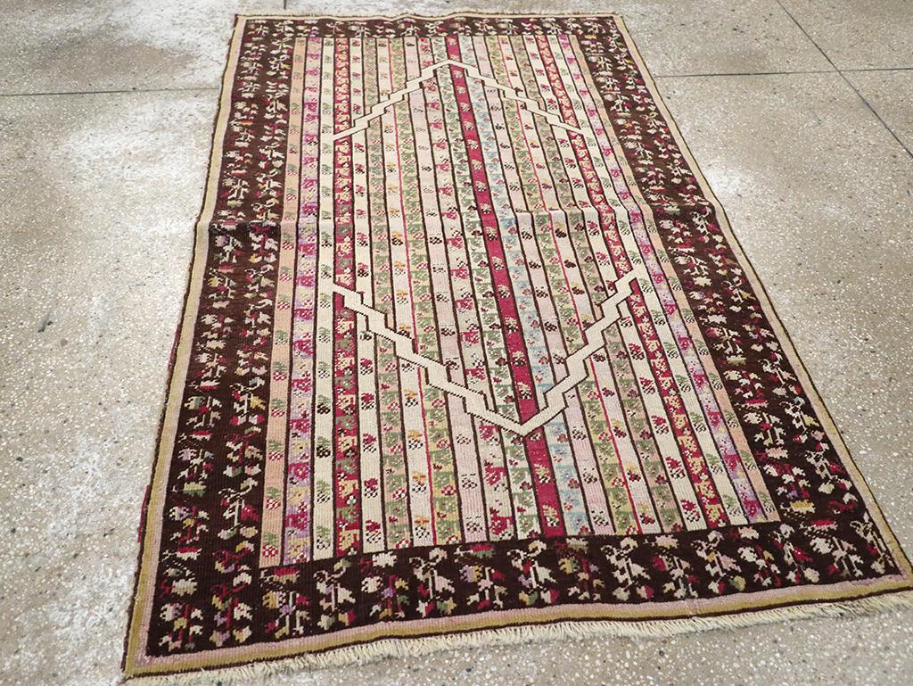 Galerie Shabab Collection Anfang des 20. Jahrhunderts Tukish Ghiordes Throw Rug im Zustand „Hervorragend“ im Angebot in New York, NY