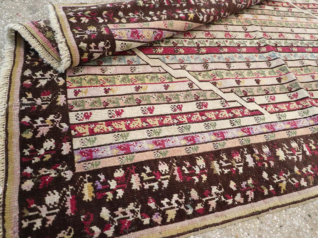 Galerie Shabab Collection Anfang des 20. Jahrhunderts Tukish Ghiordes Throw Rug im Angebot 1