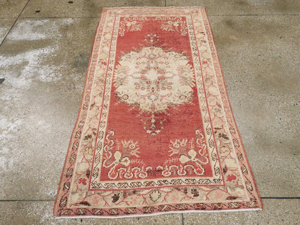 This early 20th century Turkish Oushak rug, measuring 3' 4