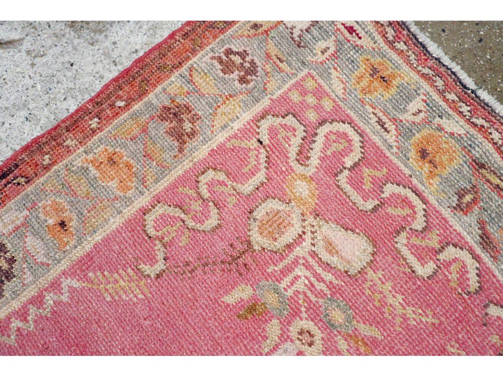 Colección Galerie Shabab Alfombra turca Oushak de principios del siglo XX en Excelente estado para la venta en New York, NY
