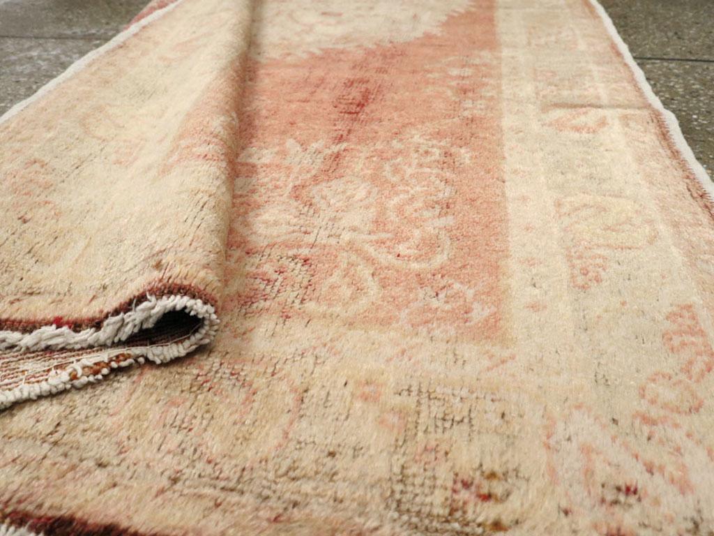 Lana Galerie Shabab Collection'S Tappeto Oushak turco dell'inizio del XX secolo in vendita